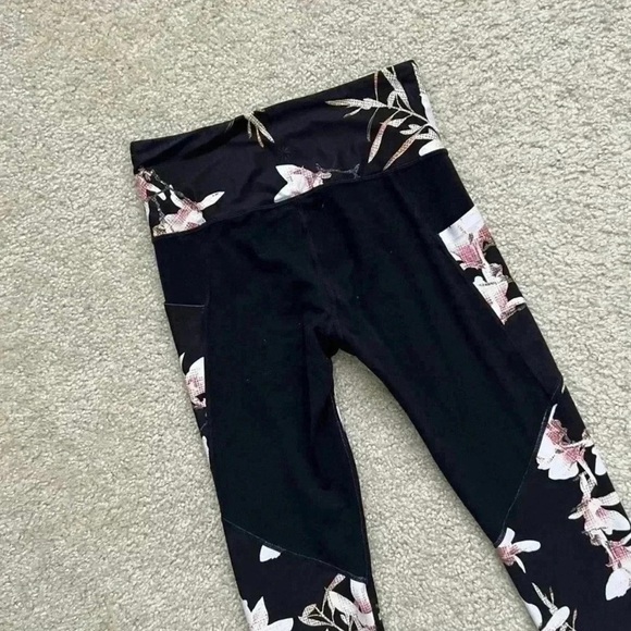 Athleta Magnolia Salutation Stash Pocket Tight Leggings - Picture 5 of 12